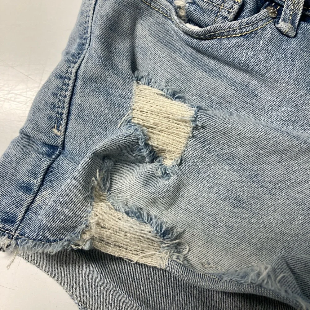 Denizen w26 shortie shorts light wash - Picture 5 of 8